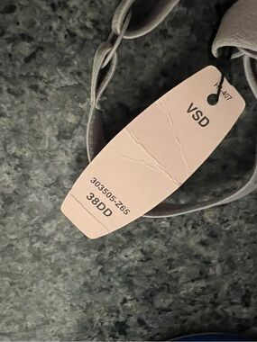 Victoria’s Secret Bra  in Light Gray & White